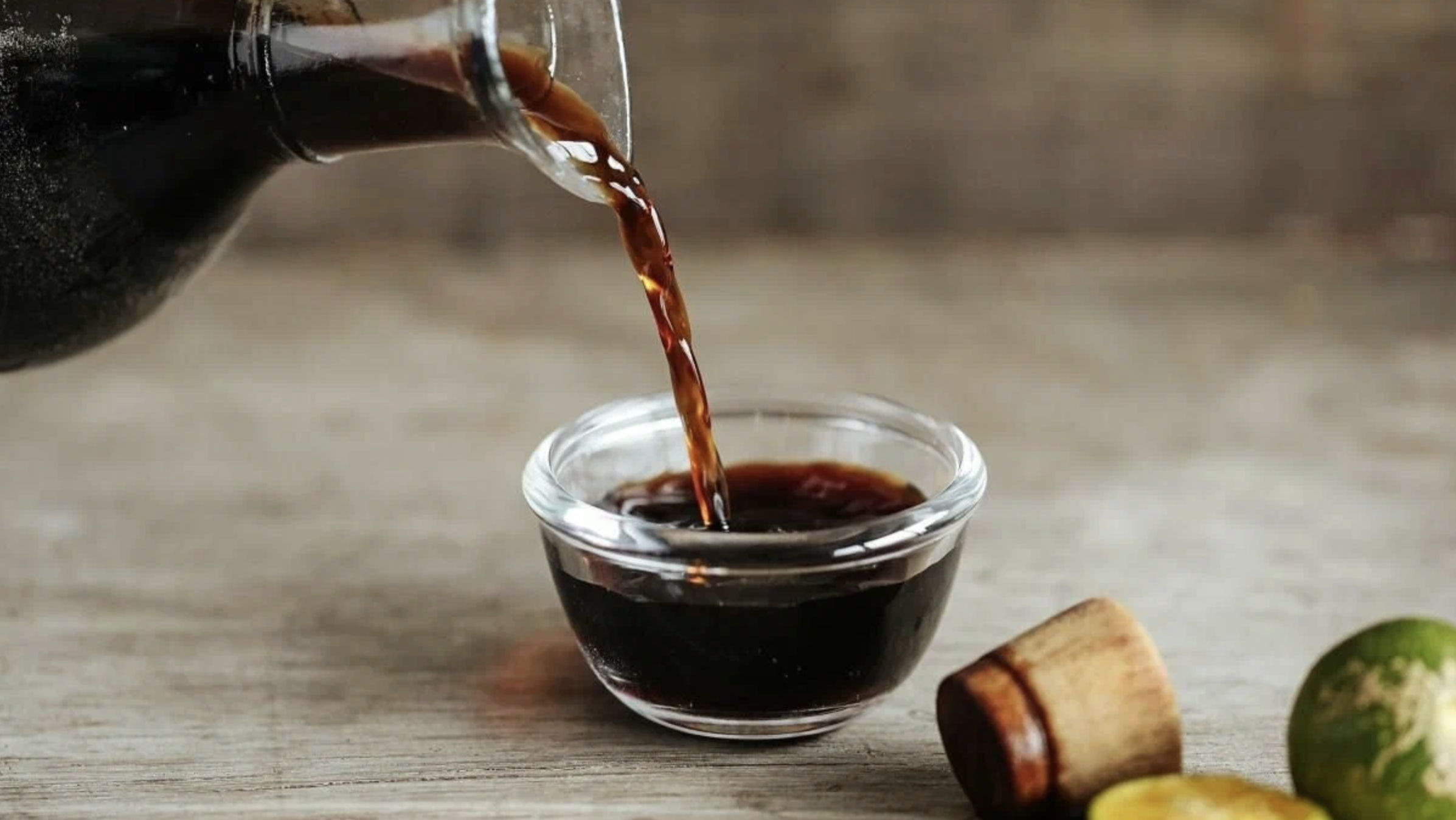 8 Raisons de Ne Jamais Se Passer de Sauce Soja dans Votre Cuisine 🍜🌟 1 sauce soja