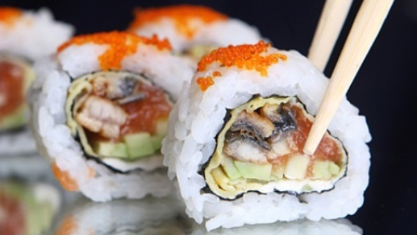 Sushi maison : 4 étapes pour un sushi à la truffe irrésistible 2 sushi maison