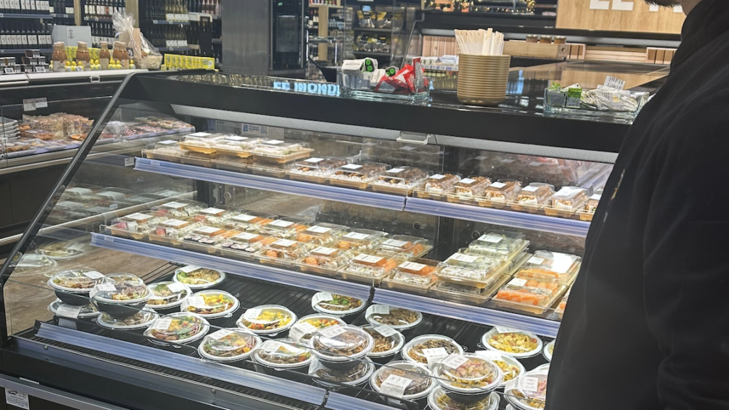 Stand de sushi : 7 étapes essentielles pour l’installer dans votre magasin avec succès 🍣 2 stand sushi bars a sushi stand de sushi