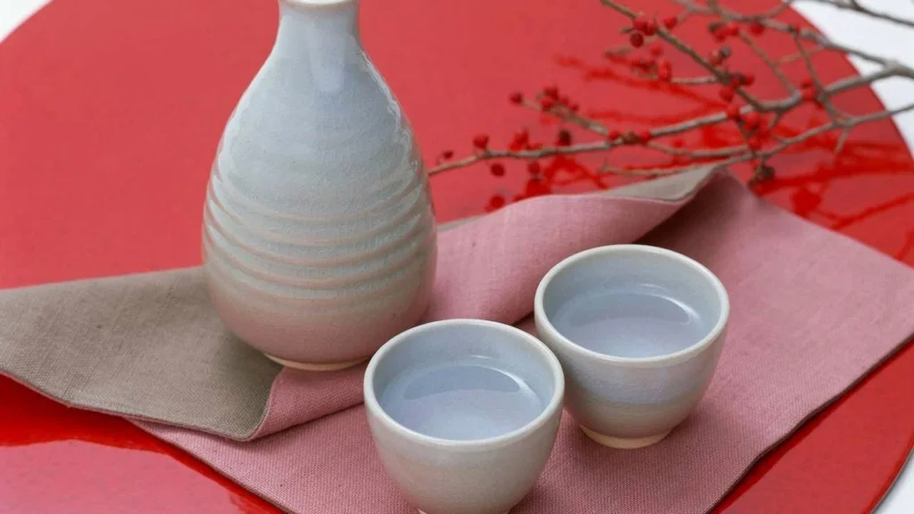 Comment Associer des Sushis avec des Boissons : Thé, Vin ou Saké ? 🍣🍷🍵 3 Saké